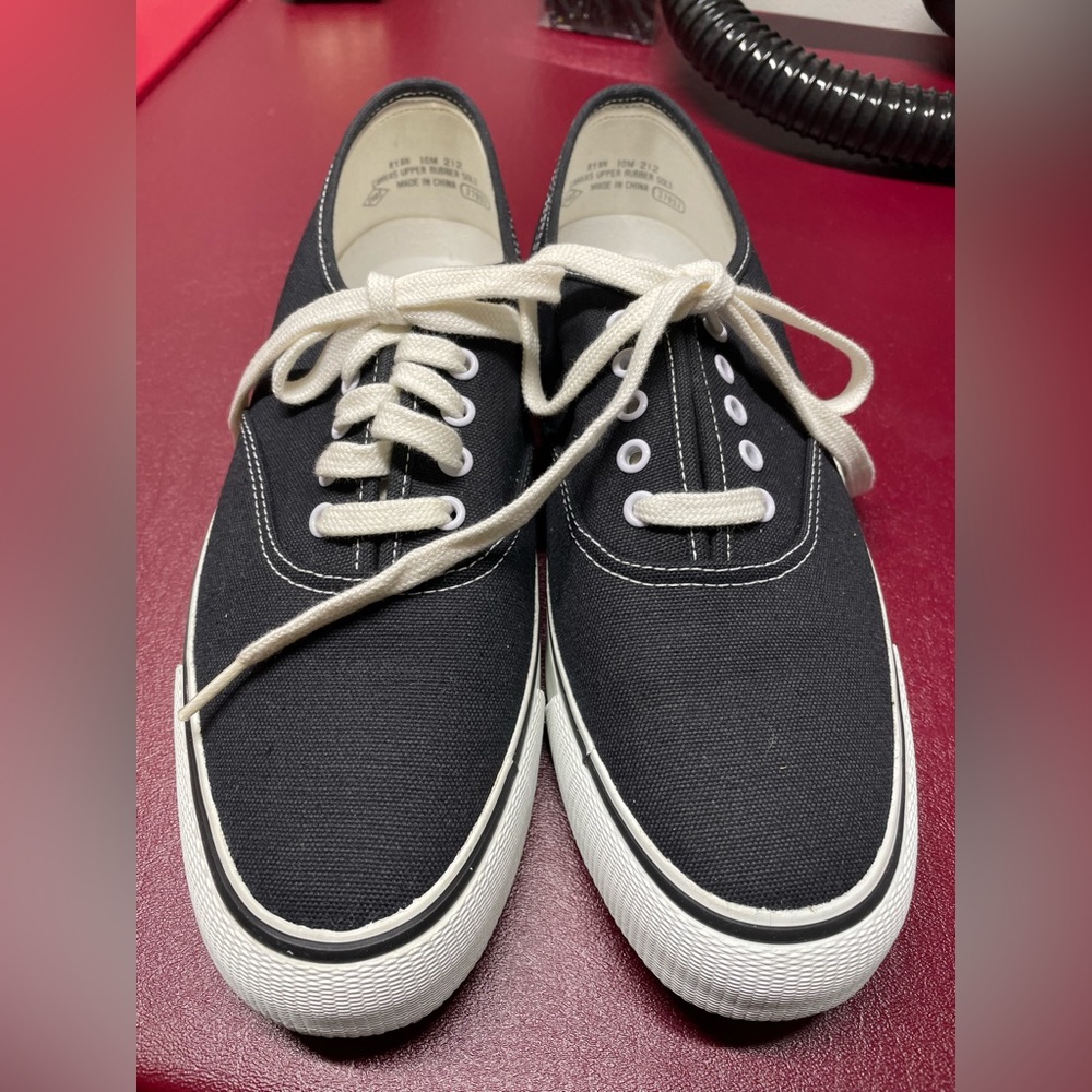 New black men’s sneakers